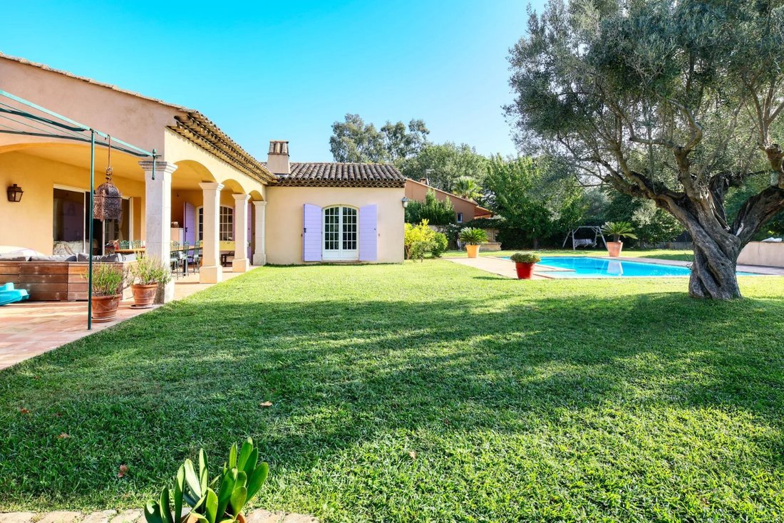 Villa in Centre Ville, Cogolin, France 2 - 18443303