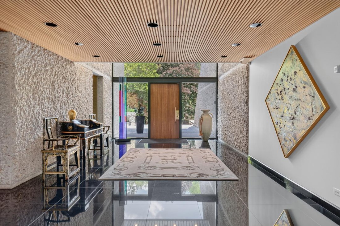 House in Toronto, Ontario, Canada 5 - 18443357