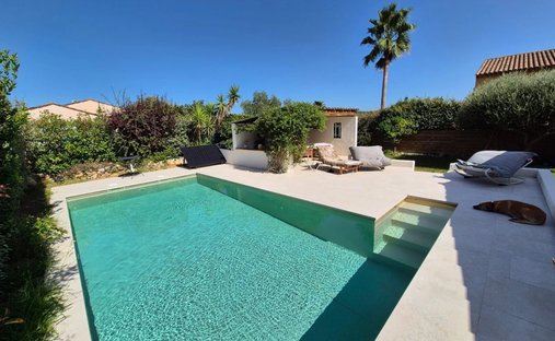 Villa in Ouest, Cogolin, France 1