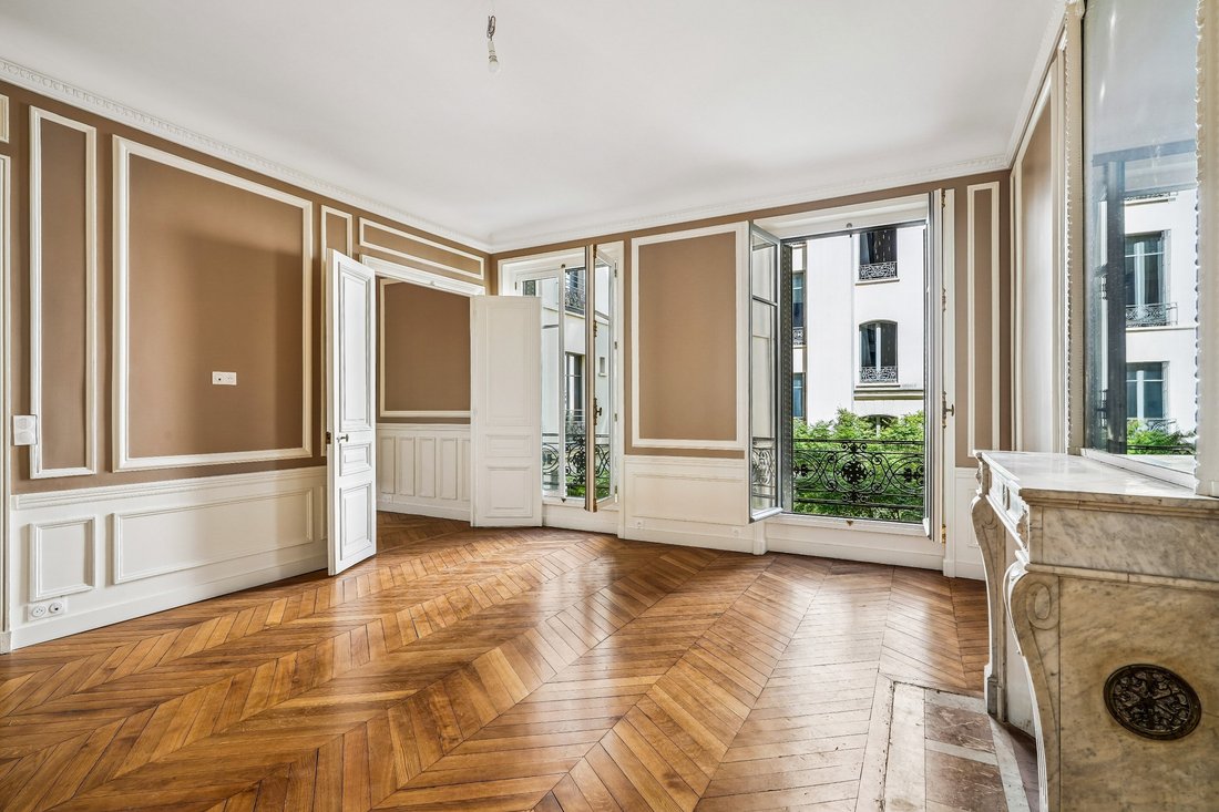 Apartment in La Fourche-Guy Môquet, Paris 17e Arrondissement, Paris 2 - 18444296