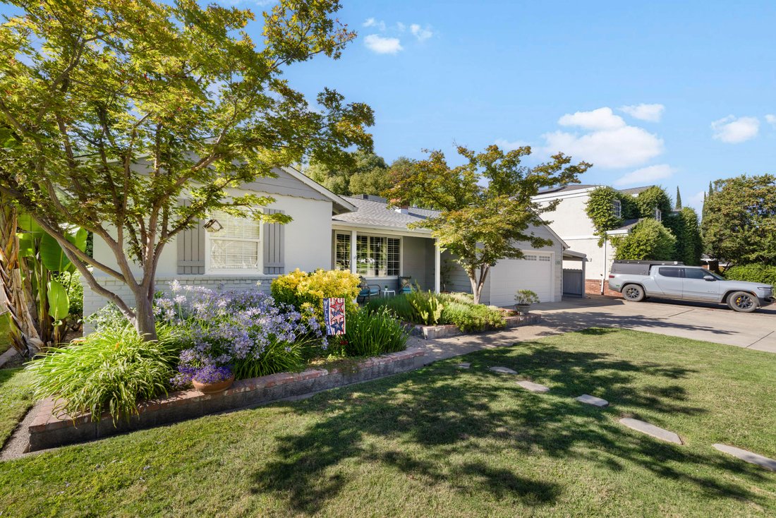 Sacramento, California, United States 2 - 18444350