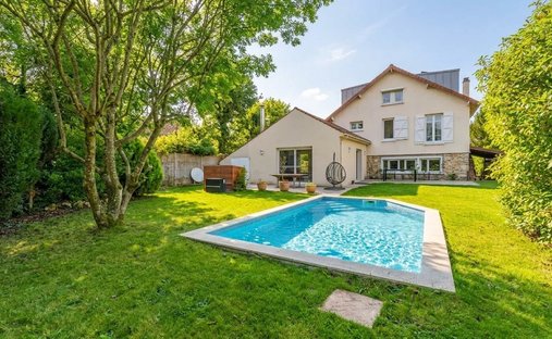 House in Bourg-La Feuillaume Nord, La Celle-Saint-Cloud, France 1