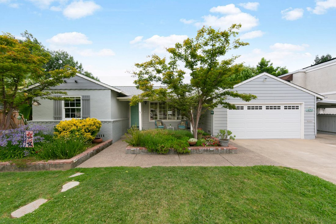 Sacramento, California, United States 1 - 18444350