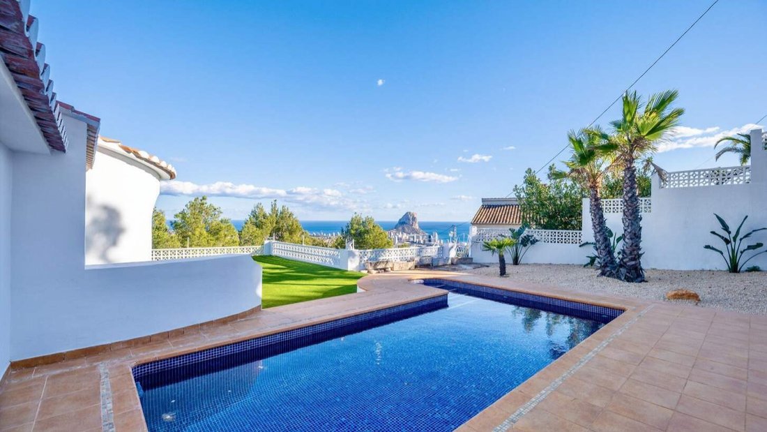 Villa in Calp / Calpe, Valencian Community, Spain 3 - 18444029