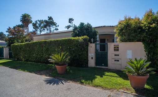 Townhouse in Charneca de Caparica e Sobreda, Setubal, Portugal 1