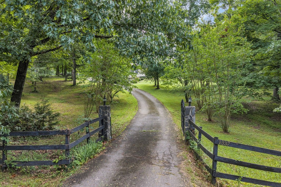 House in Bon Aqua, Tennessee, United States 3 - 18443135