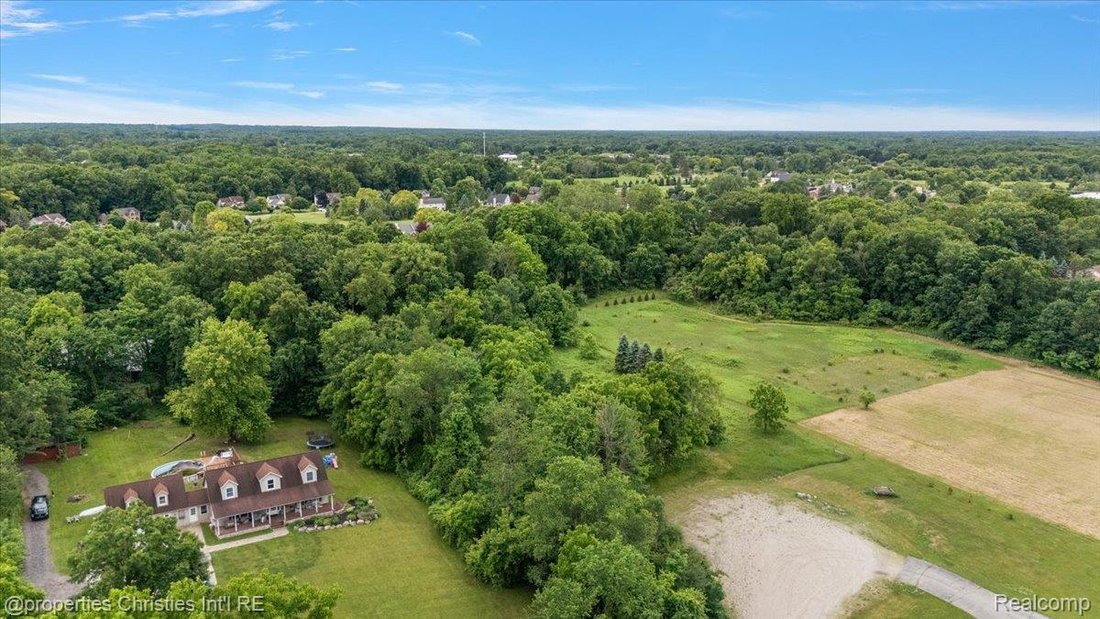 House in South Lyon, Michigan, United States 3 - 18443722