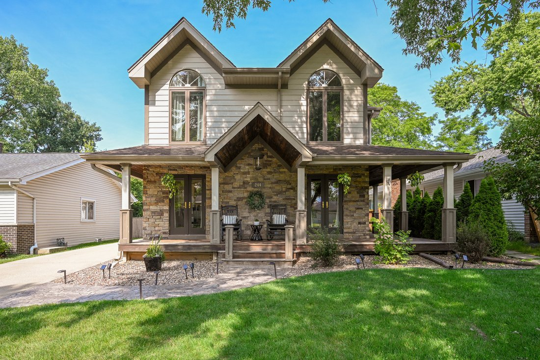 House in Glen Ellyn, Illinois, United States 2 - 18443219