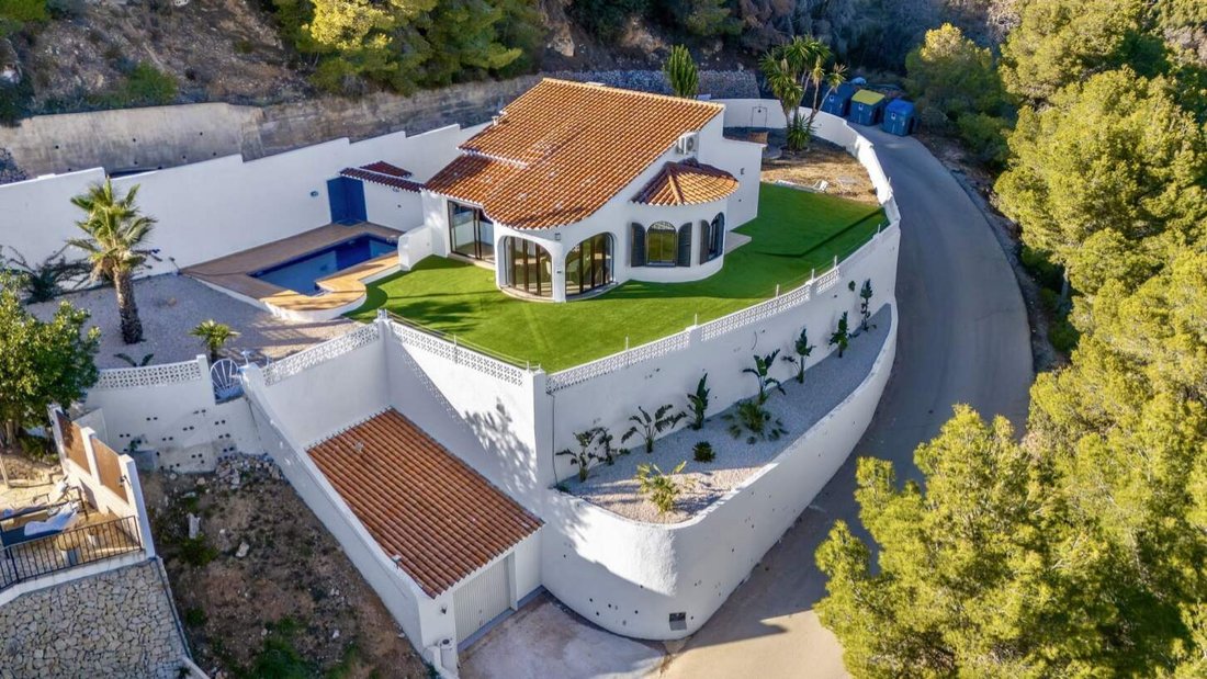 Villa in Calp / Calpe, Valencian Community, Spain 2 - 18444029