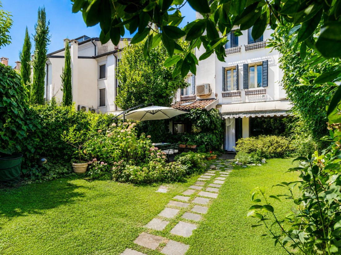 Villa in Santa Lucia di Piave, Veneto, Italy 1 - 18443682