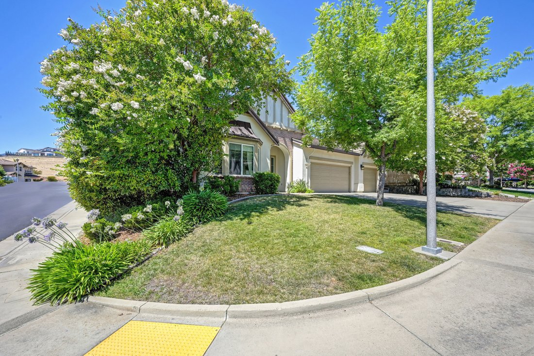 Rocklin, California, United States 3 - 18443262