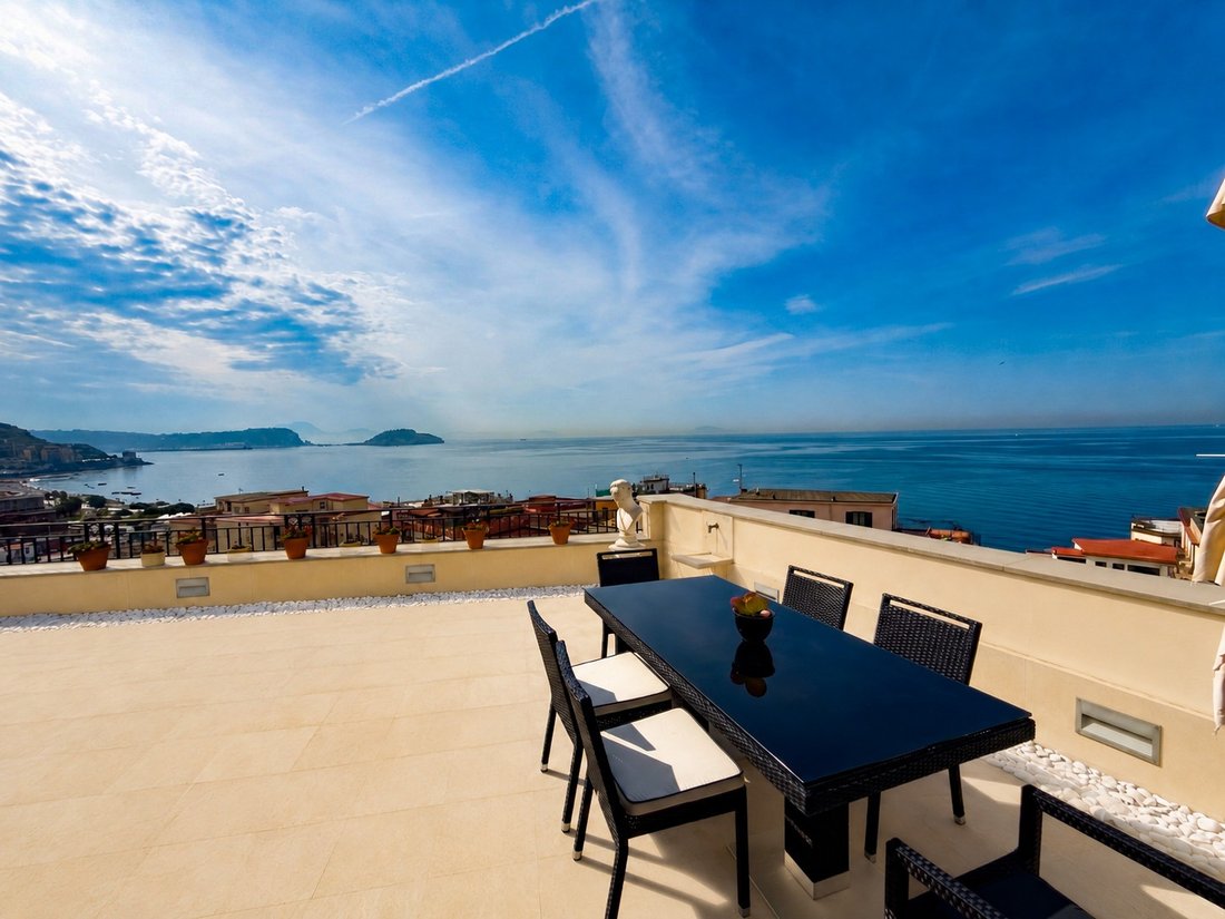 Apartment in Historic Center, Pozzuoli, Campania 2 - 18443314