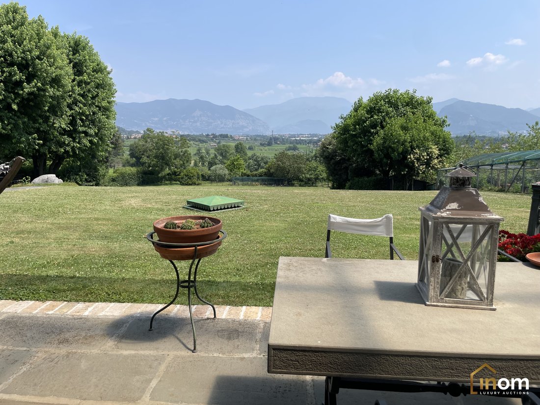 Estate in Adro, Lombardy, Italy 4 - 18445474
