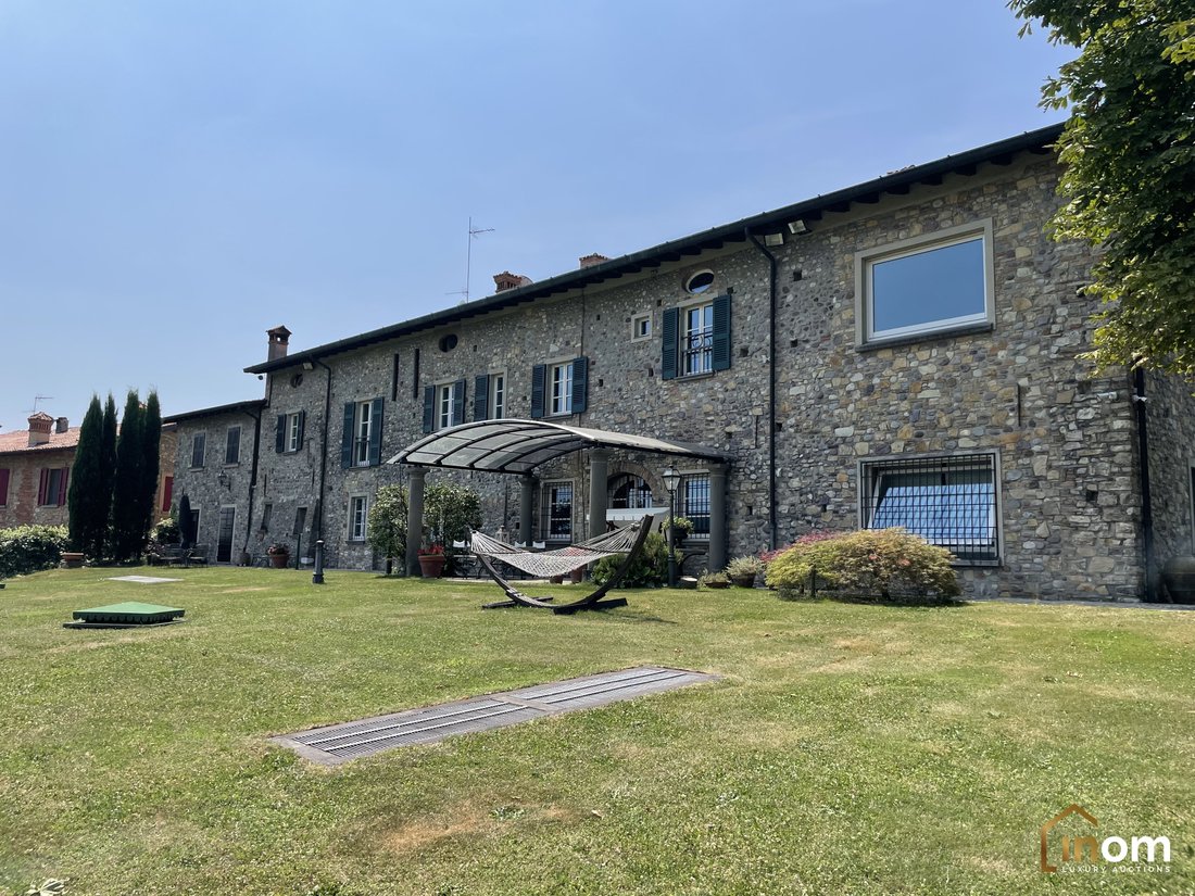 Estate in Adro, Lombardy, Italy 1 - 18445474