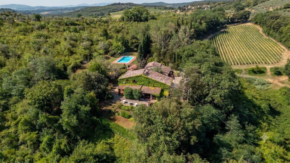 Country House in San Gimignano, Tuscany, Italy 2 - 18445452