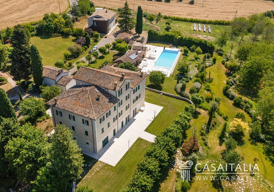 Villa in Folignano, Marche, Italy 1 - 18445290