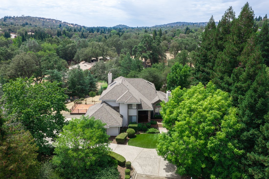 El Dorado Hills, California, United States 2 - 18444348