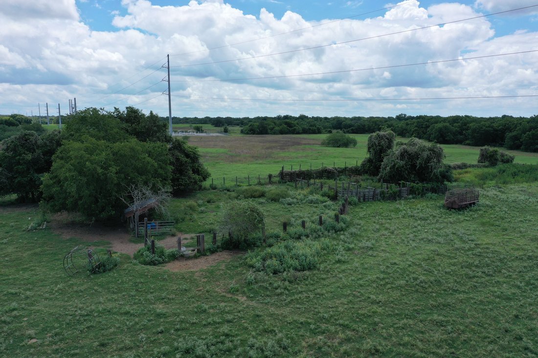 Farm Ranch in Waelder, Texas, United States 4 - 18444961