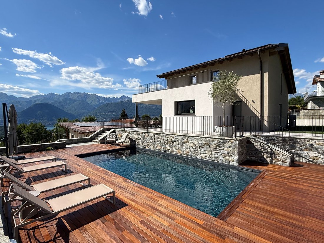 Villa in Colico Piano, Lombardy, Italy 1 - 18445308
