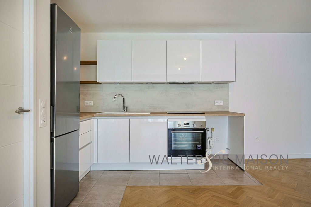 Plateau Ouest, Suresnes, France 3 - 18444458