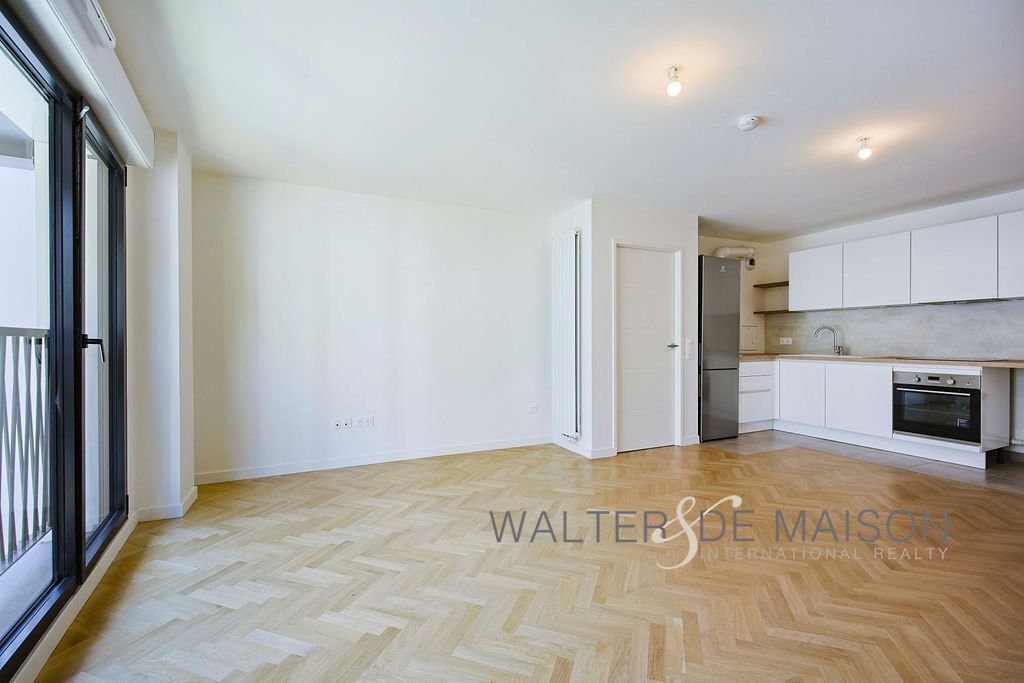 Plateau Ouest, Suresnes, France 2 - 18444458