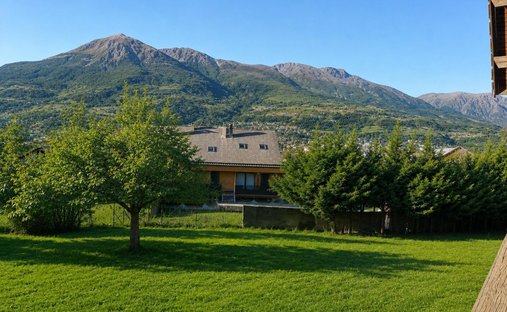 House in Saint-Sauveur, Provence-Alpes-Côte d'Azur, France 1