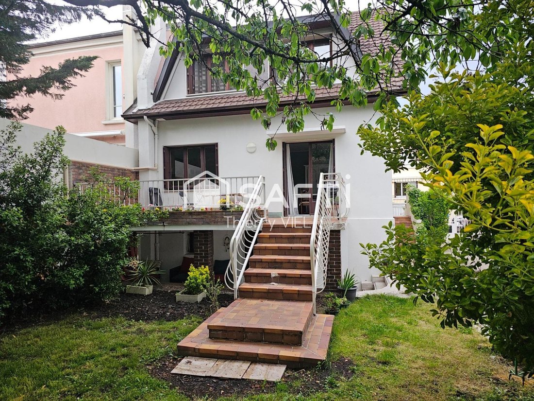 House in Neuilly-Plaisance, Ile-de-France, France 1 - 17860566