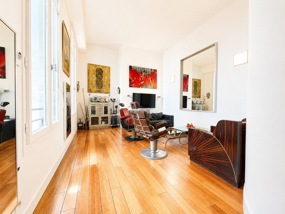 Apartment in Lorette-Martyrs, Paris 9e Arrondissement, Paris 2 - 18445503