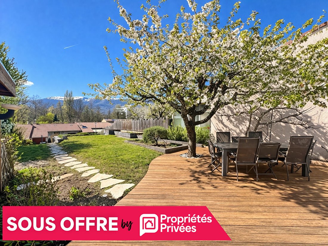 Villa in Est, Saint-Genis-Pouilly, France 1 - 18055863