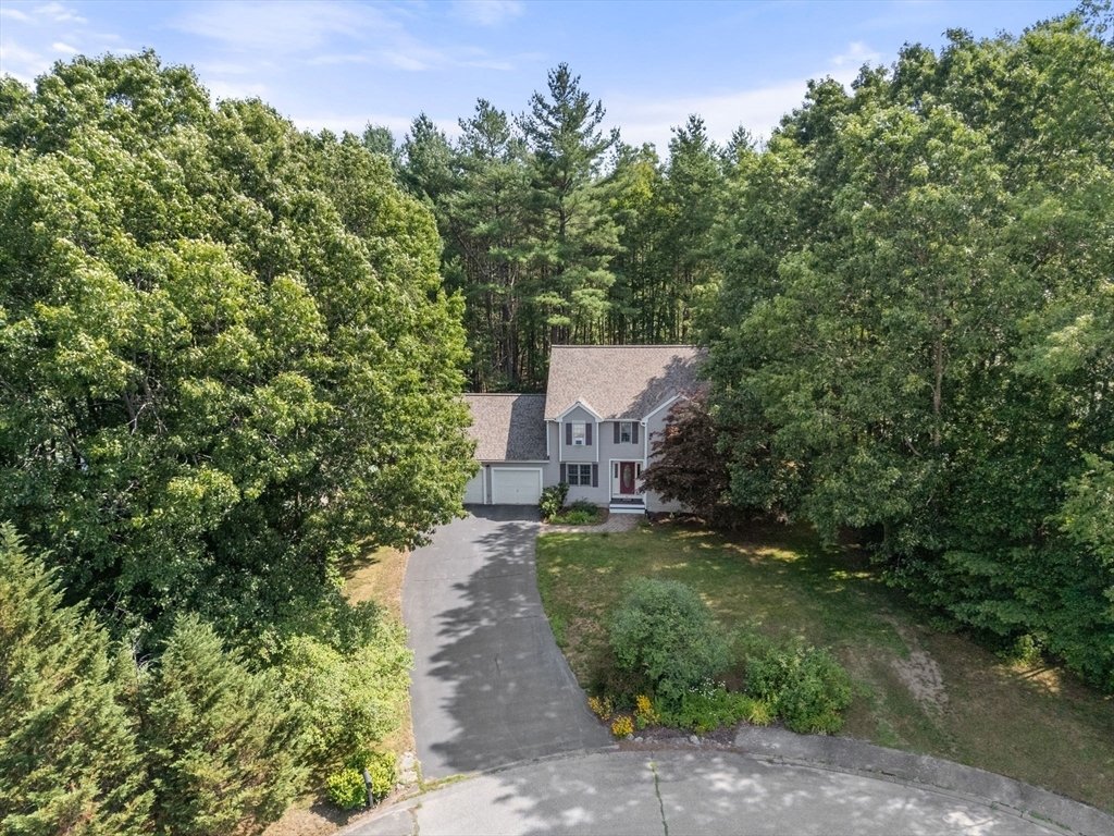 Uxbridge, Massachusetts, United States 3 - 18445361