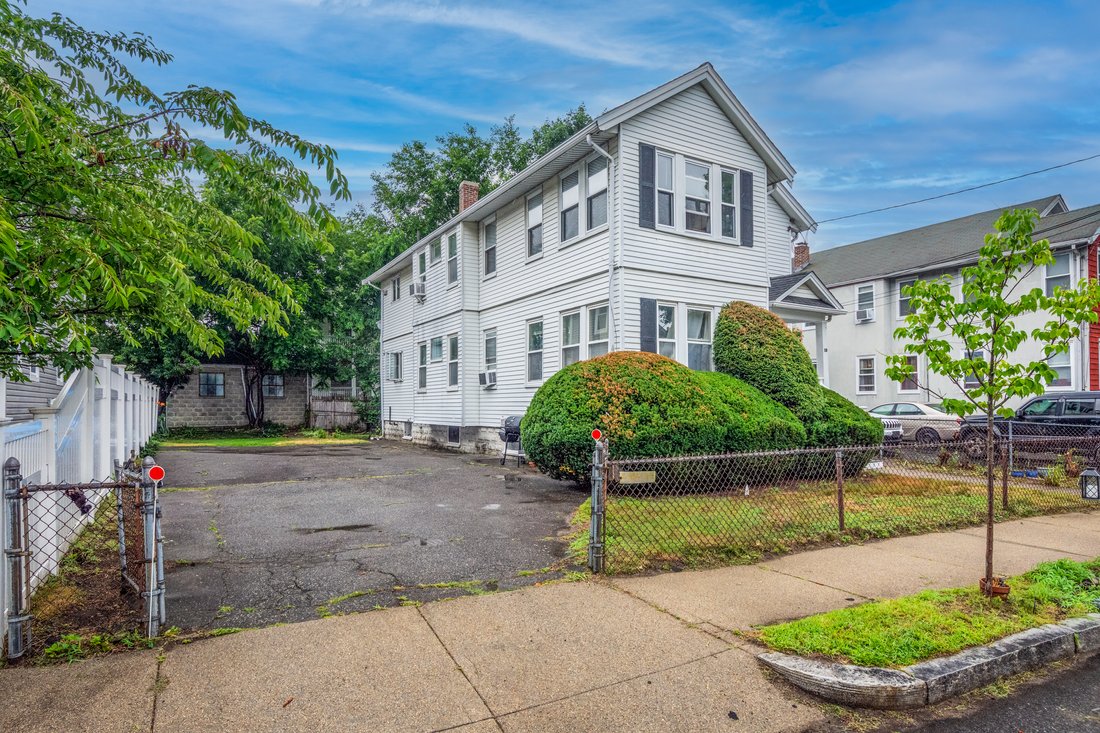 Arlington, Massachusetts, United States 1 - 18444951