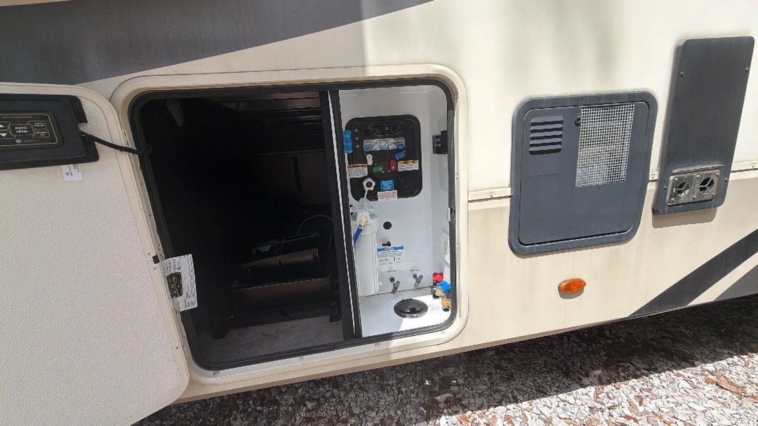 2021 Grand Design Solitude Fifth Wheel 375RES in Thonotosassa, FL, United States 4 - 18444612