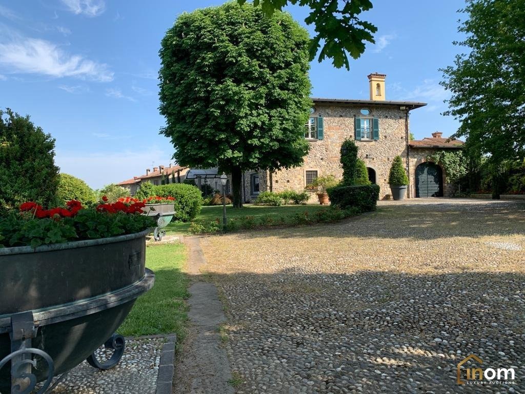 Estate in Adro, Lombardy, Italy 3 - 18445474