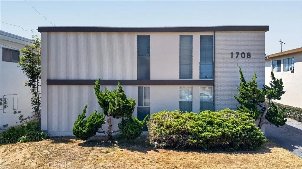 Gardena, California, United States 1 - 18449797