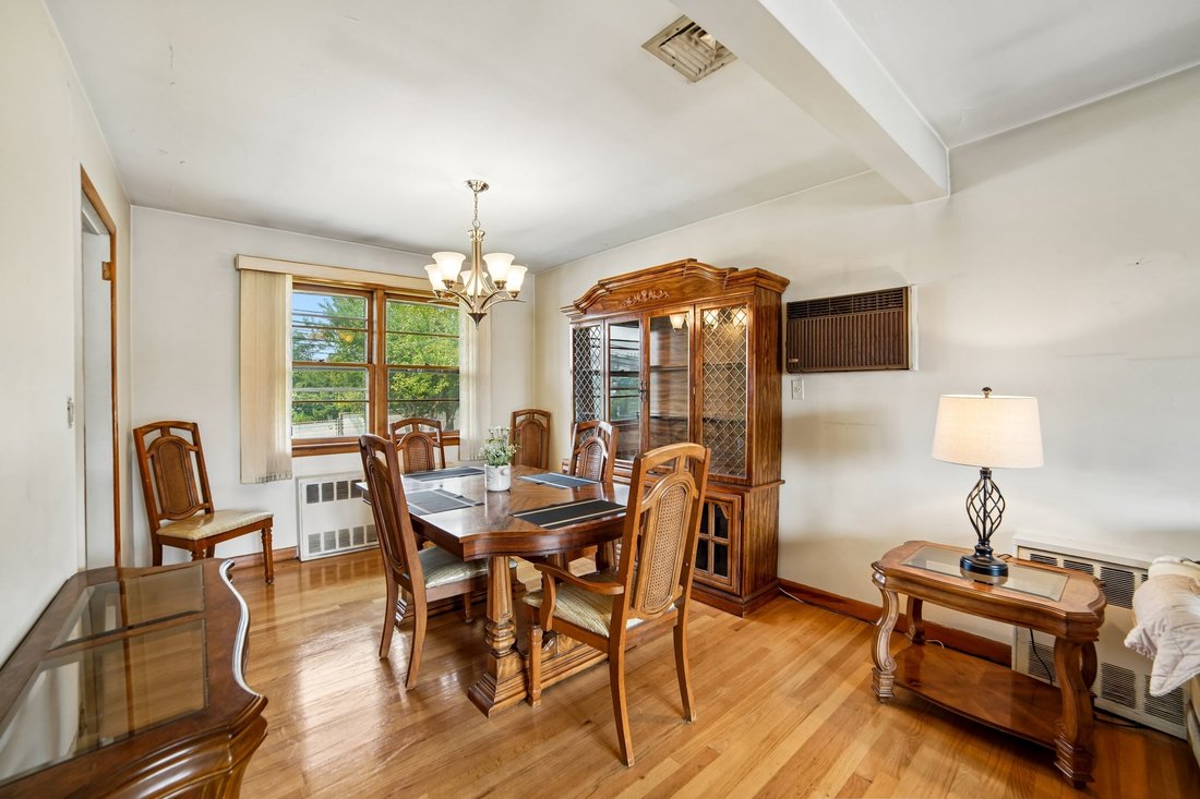 House in Secaucus, New Jersey, United States 5 - 18447741