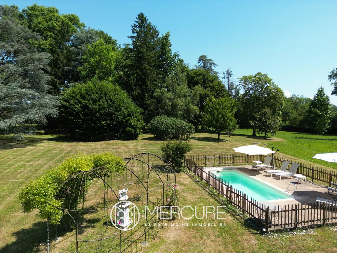 Estate in Vonnas, Auvergne-Rhône-Alpes, France 3 - 18448258