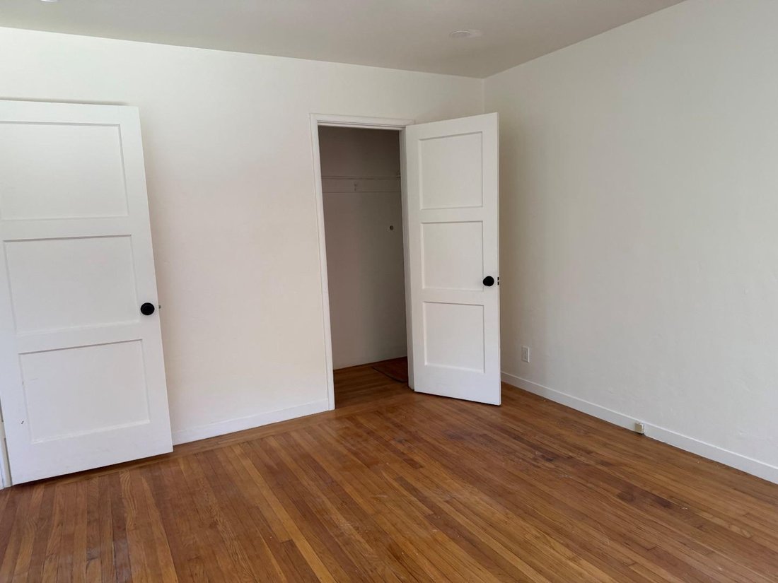 House in Redwood City, California, United States 5 - 18449308