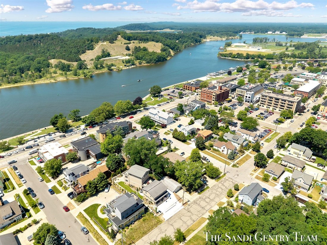Grand Haven, Michigan, United States 3 - 18450258