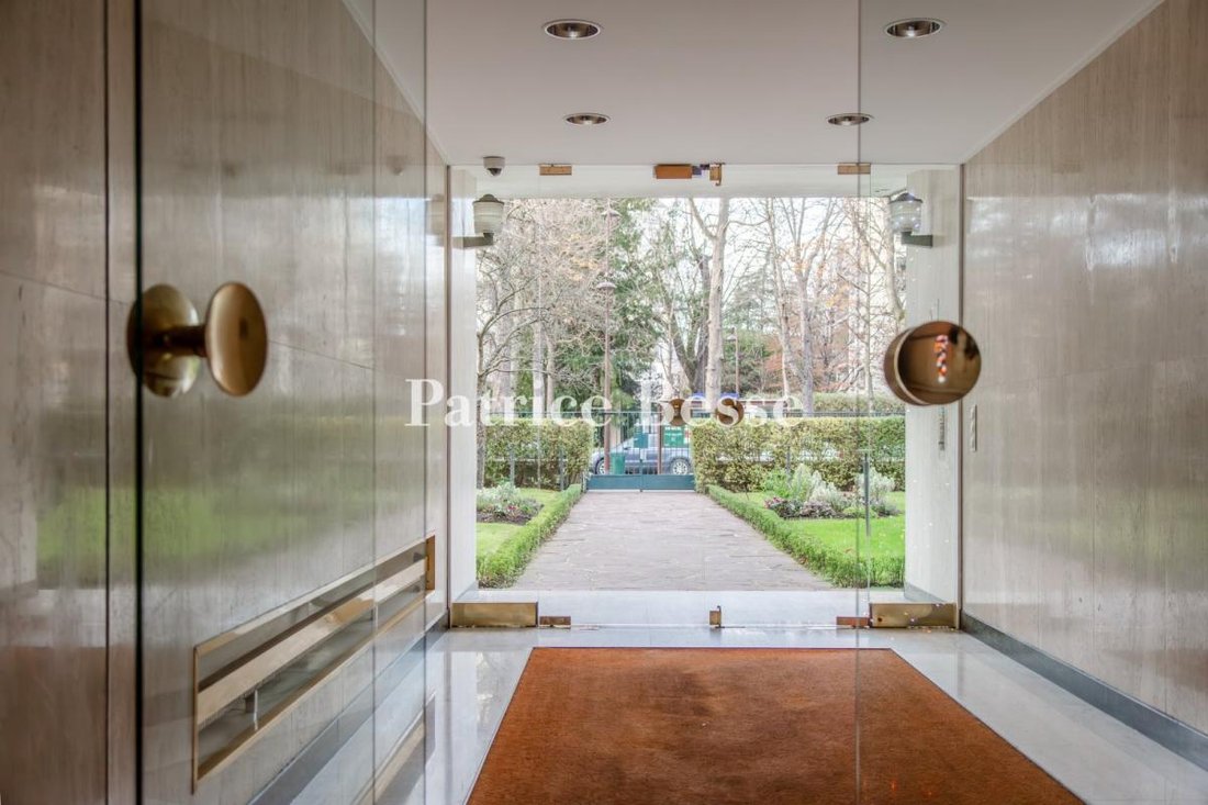 Apartment in La Plaine des Sablons, Neuilly-sur-Seine, France 4 - 18449396