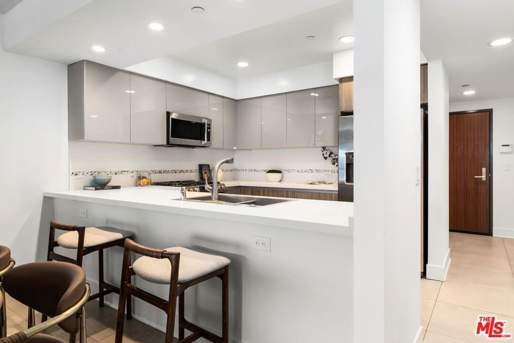 Condo in Los Angeles, California, United States 4 - 18449817