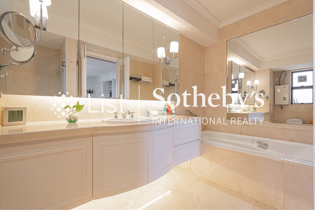 Apartment in Mid-Levels West, Hong Kong 4 - 18452373