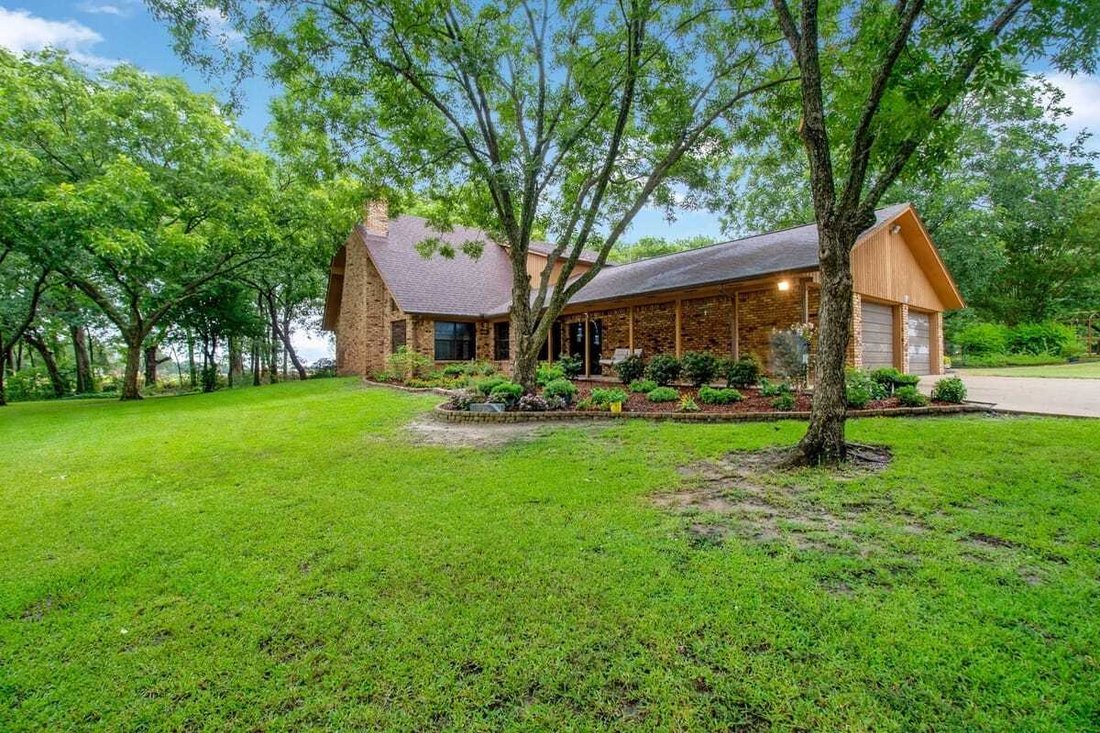 House in Tool, Texas, United States 3 - 18097538