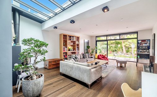 House in Centre, Nanterre, France 1