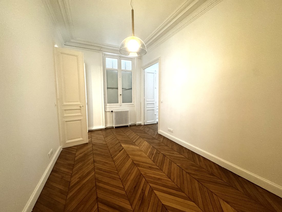 Apartment in Elysées-Madeleine, Paris 8e Arrondissement, Paris 4 - 18450356