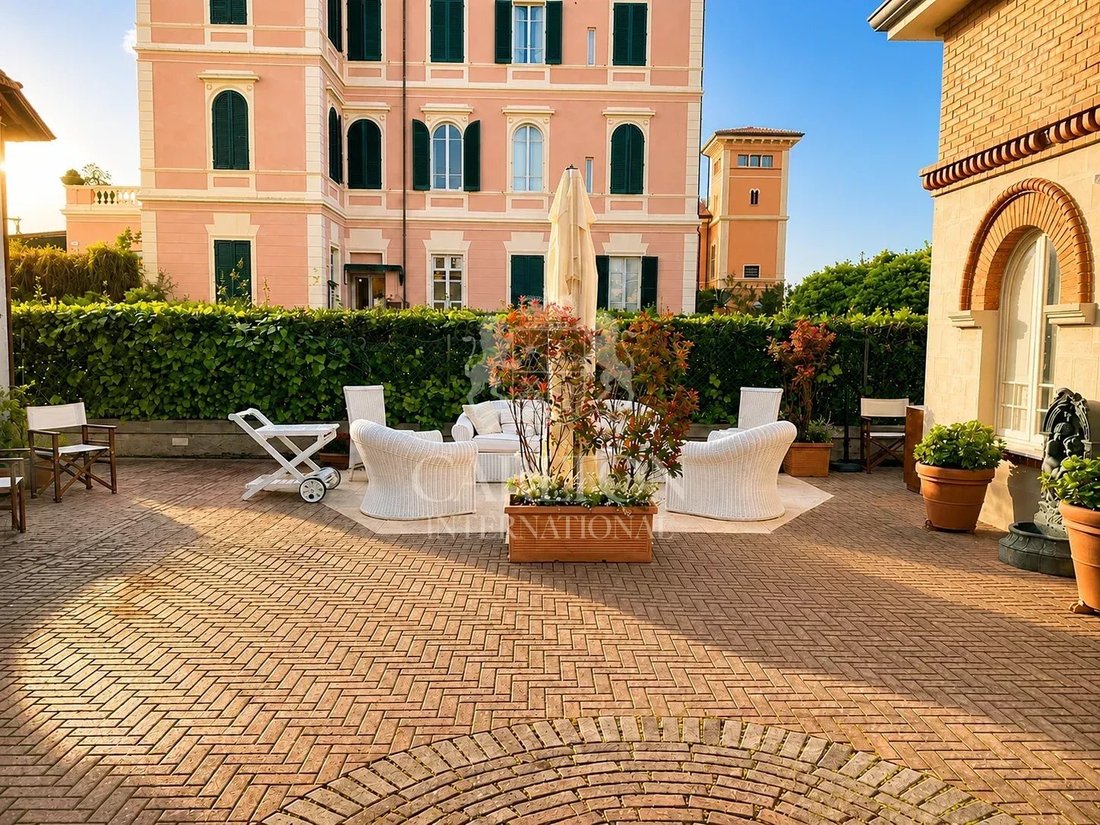 Villa in Marina di Massa Centro, Massa, Italy 4 - 18448099