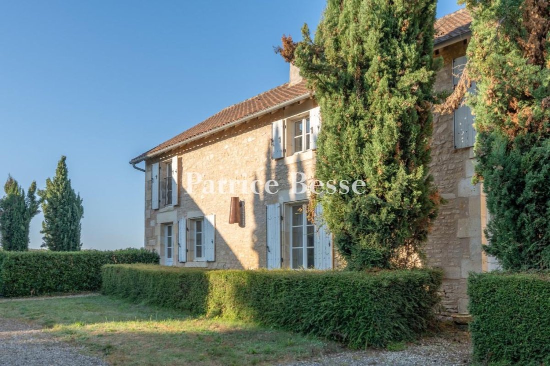 Farm Ranch in Poitiers, Nouvelle-Aquitaine, France 2 - 18449434