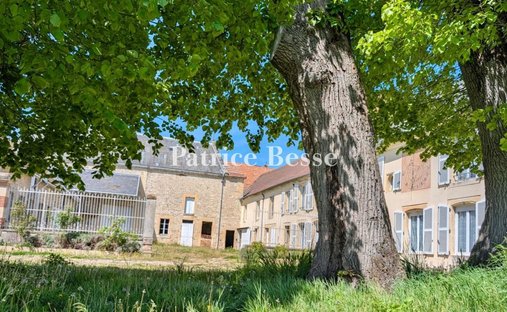 Country House in Centre Ville, Reims, France 1