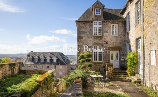 House in Domfront, Domfront en Poiraie, France 1