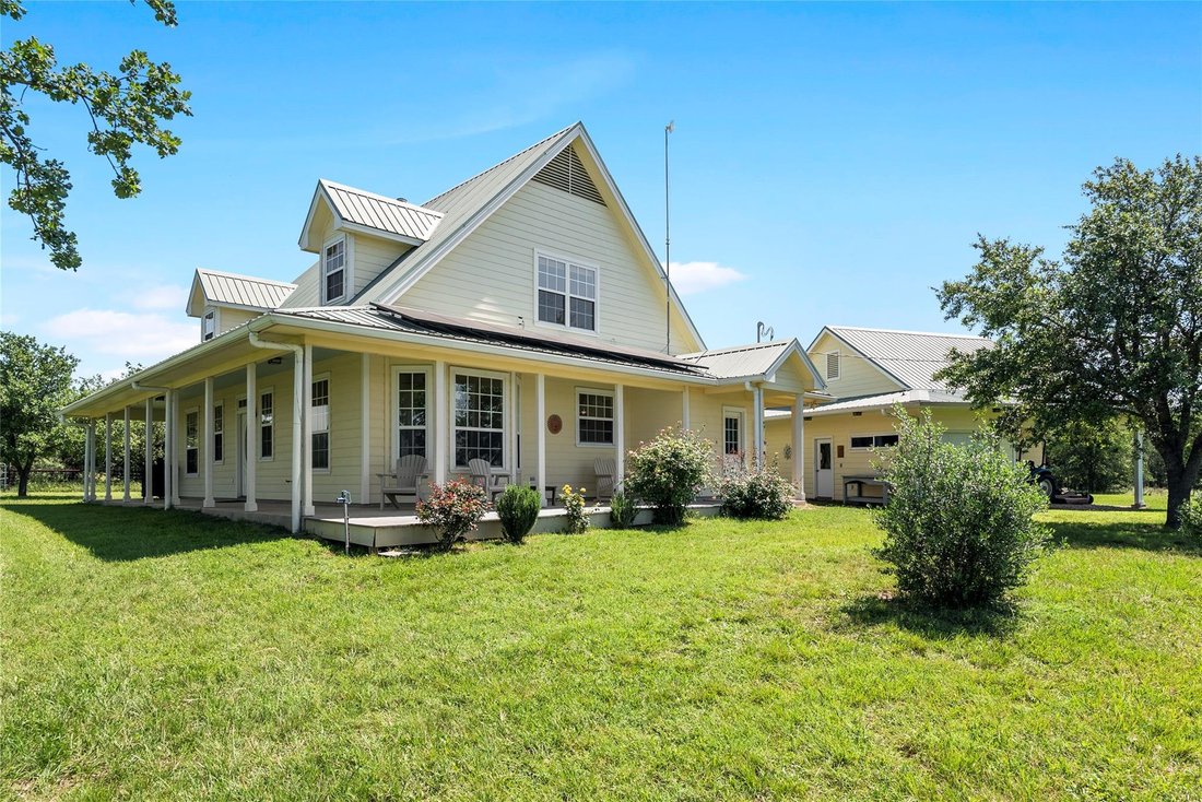 House in Elgin, Texas, United States 5 - 18446673