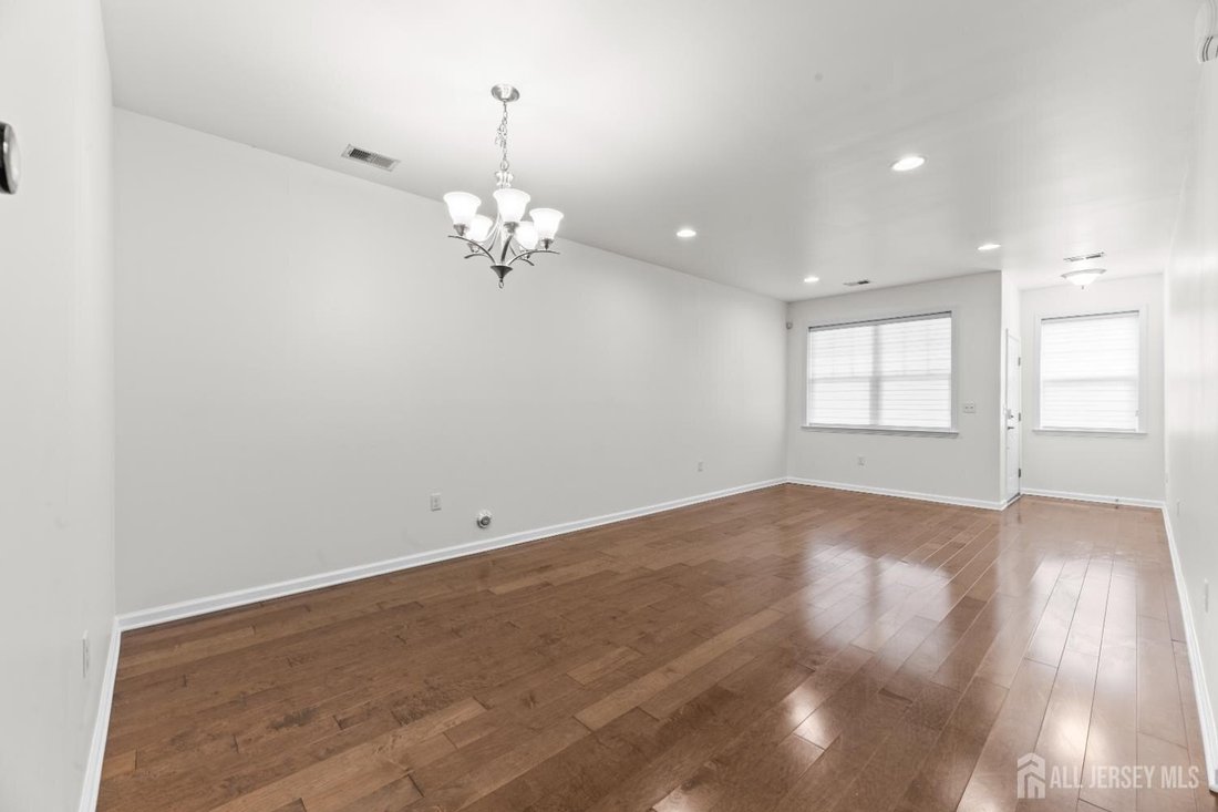 Condo in Woodbridge Township, New Jersey, United States 3 - 18448561